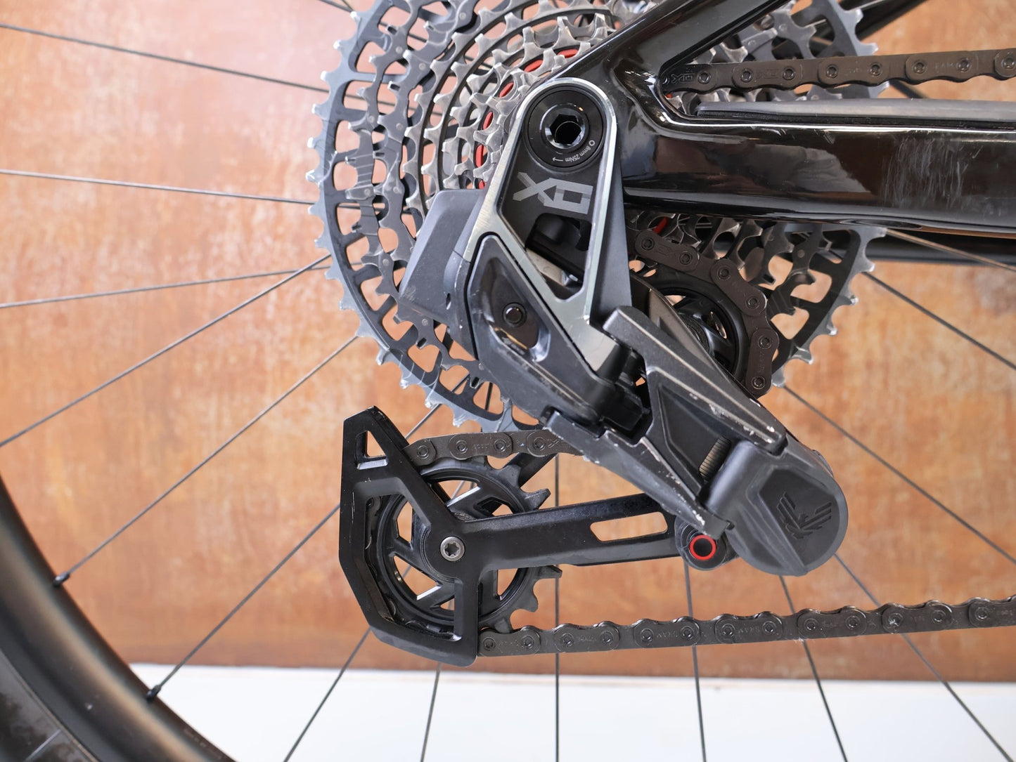 Mountainbike von Bmc, BMC FOURSTROKE 01 ONE CARBON / GRÖSSE M / XC MTB SRAM X0 TRANSMISSION vor USEDBIKES-OB.DE Hintergrund