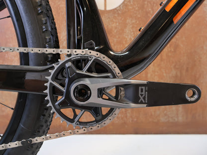 Mountainbike von Bmc, BMC FOURSTROKE 01 ONE CARBON / GRÖSSE XL / XC MTB SRAM X0 TRANSMISSION vor USEDBIKES-OB.DE Hintergrund