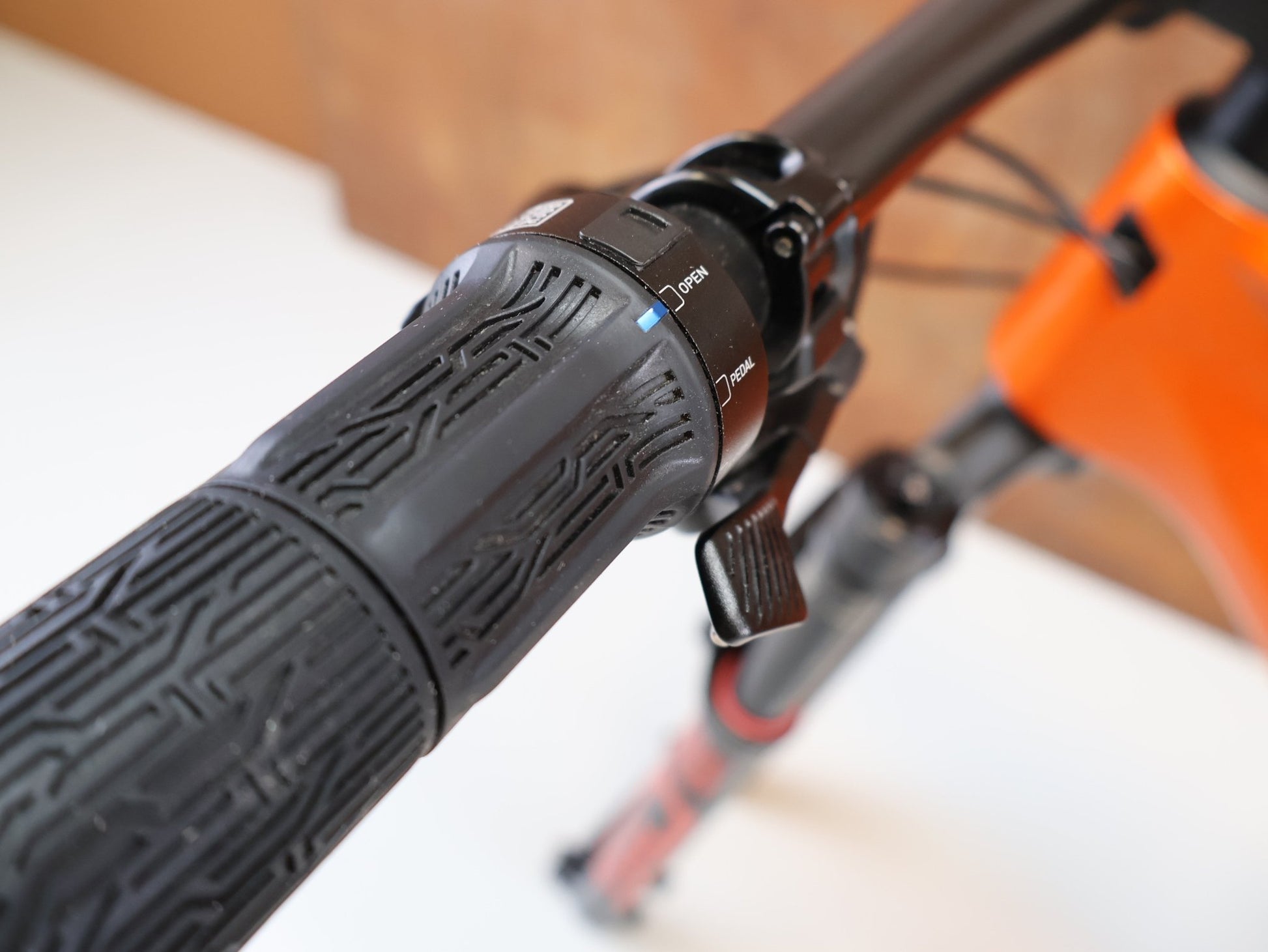 Mountainbikerahmen von BMC, BMC FOURSTROKE 01 ONE / XC FULLY RAHMENSET / GR. M / ROCKSHOX SID vor USEDBIKES-OB.DE Hintergrund