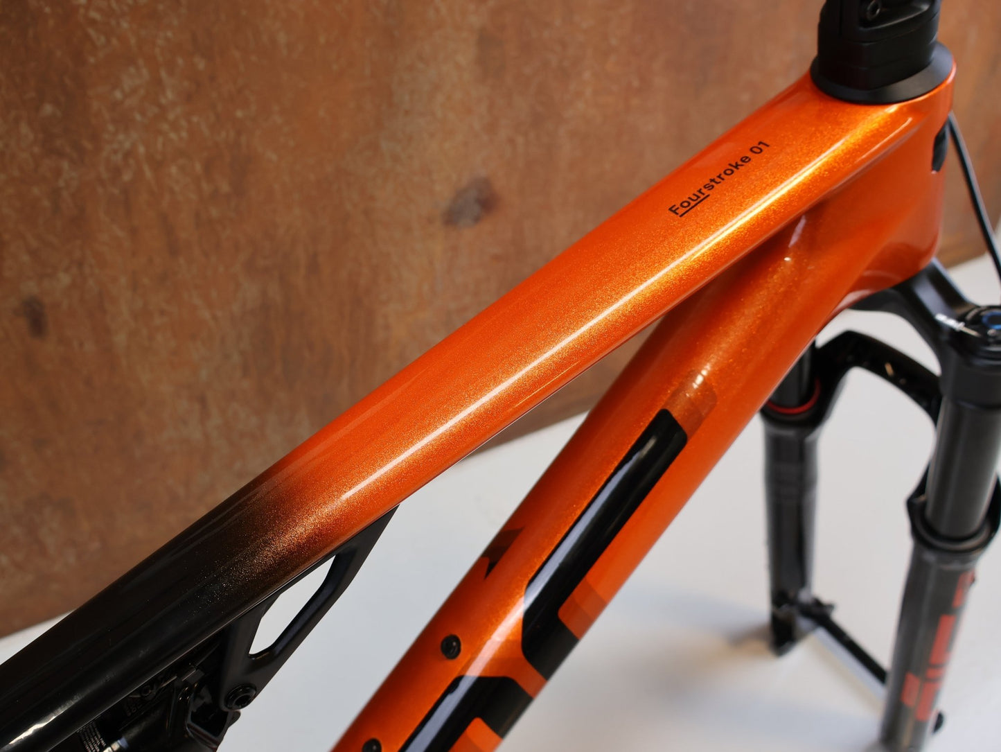 Mountainbikerahmen von BMC, BMC FOURSTROKE 01 ONE / XC FULLY RAHMENSET / GR. M / ROCKSHOX SID vor USEDBIKES-OB.DE Hintergrund