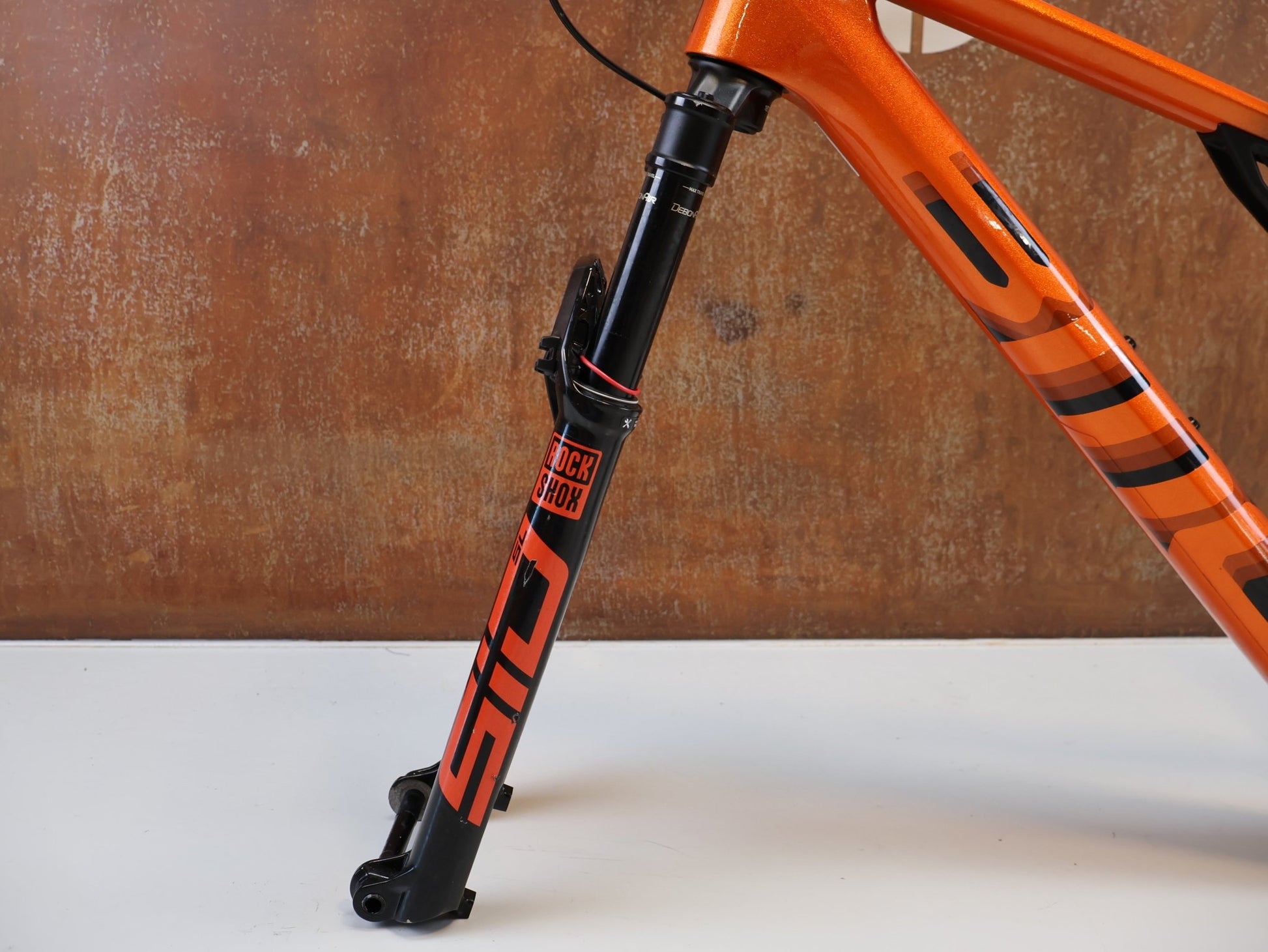 Mountainbikerahmen von BMC, BMC FOURSTROKE 01 ONE / XC FULLY RAHMENSET / GR. M / ROCKSHOX SID vor USEDBIKES-OB.DE Hintergrund