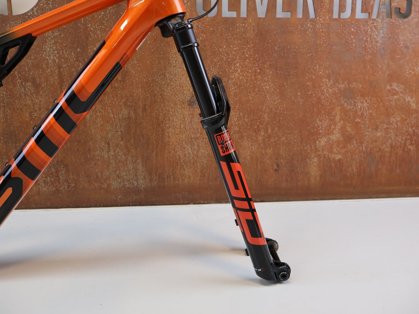 Mountainbikerahmen von BMC, BMC FOURSTROKE 01 ONE / XC FULLY RAHMENSET / GR. S / ROCKSHOX SID vor USEDBIKES-OB.DE Hintergrund