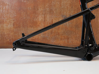 Mountainbikerahmen von BMC, BMC FOURSTROKE 01 ONE / XC FULLY RAHMENSET / GR. S / ROCKSHOX SID vor USEDBIKES-OB.DE Hintergrund