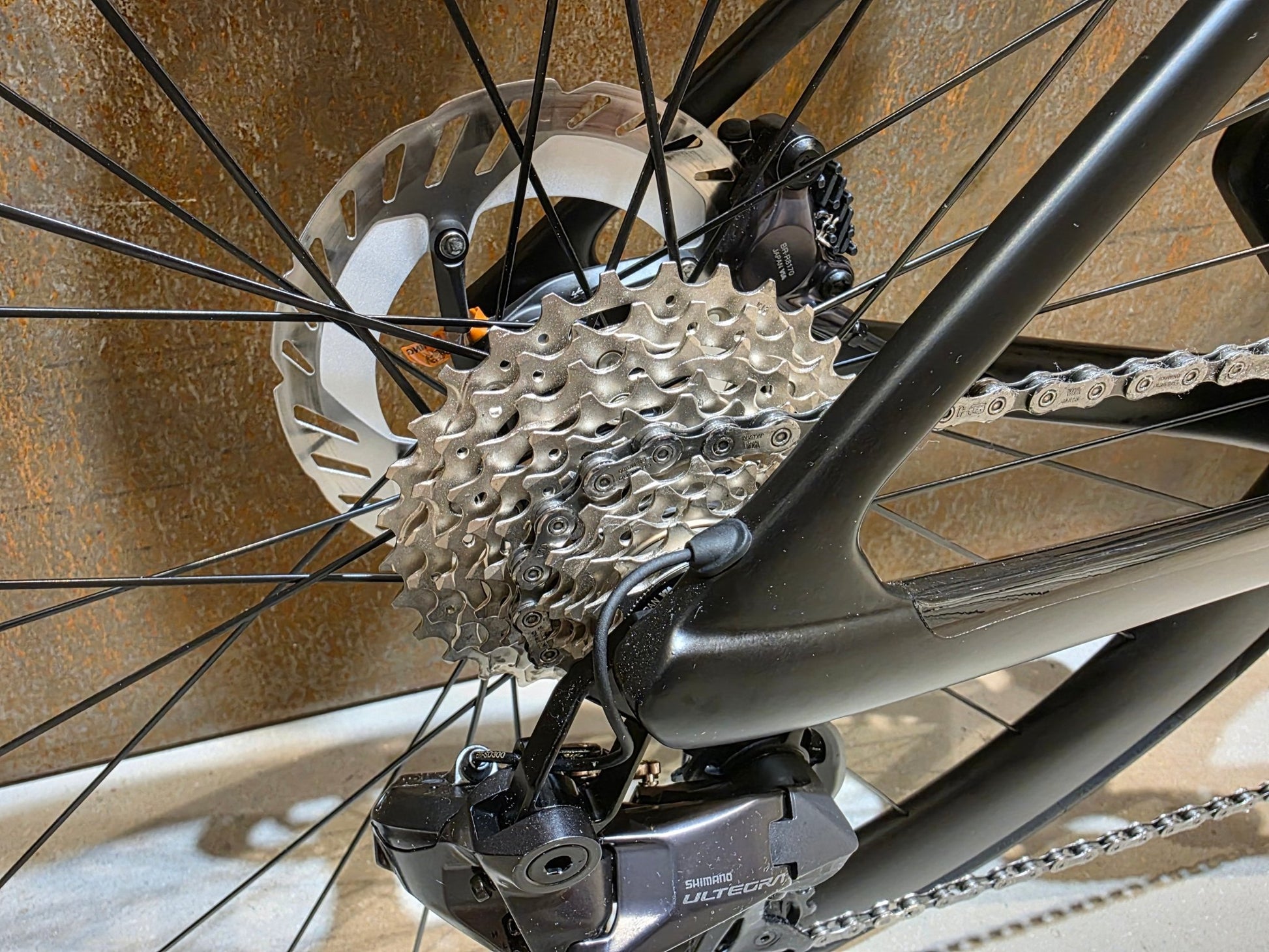 Rennrad von Bmc, BMC R01 FOUR / SHIMANO ULTEGRA DI2 / 56CM vor USEDBIKES - OB.DE Hintergrund