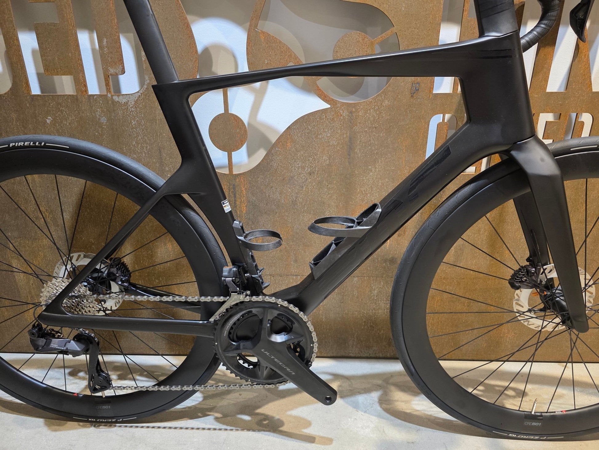 Rennrad von Bmc, BMC R01 FOUR / SHIMANO ULTEGRA DI2 / 56CM vor USEDBIKES - OB.DE Hintergrund