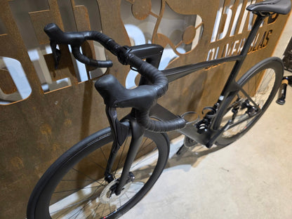 Rennrad von Bmc, BMC R01 FOUR / SHIMANO ULTEGRA DI2 / 56CM vor USEDBIKES - OB.DE Hintergrund