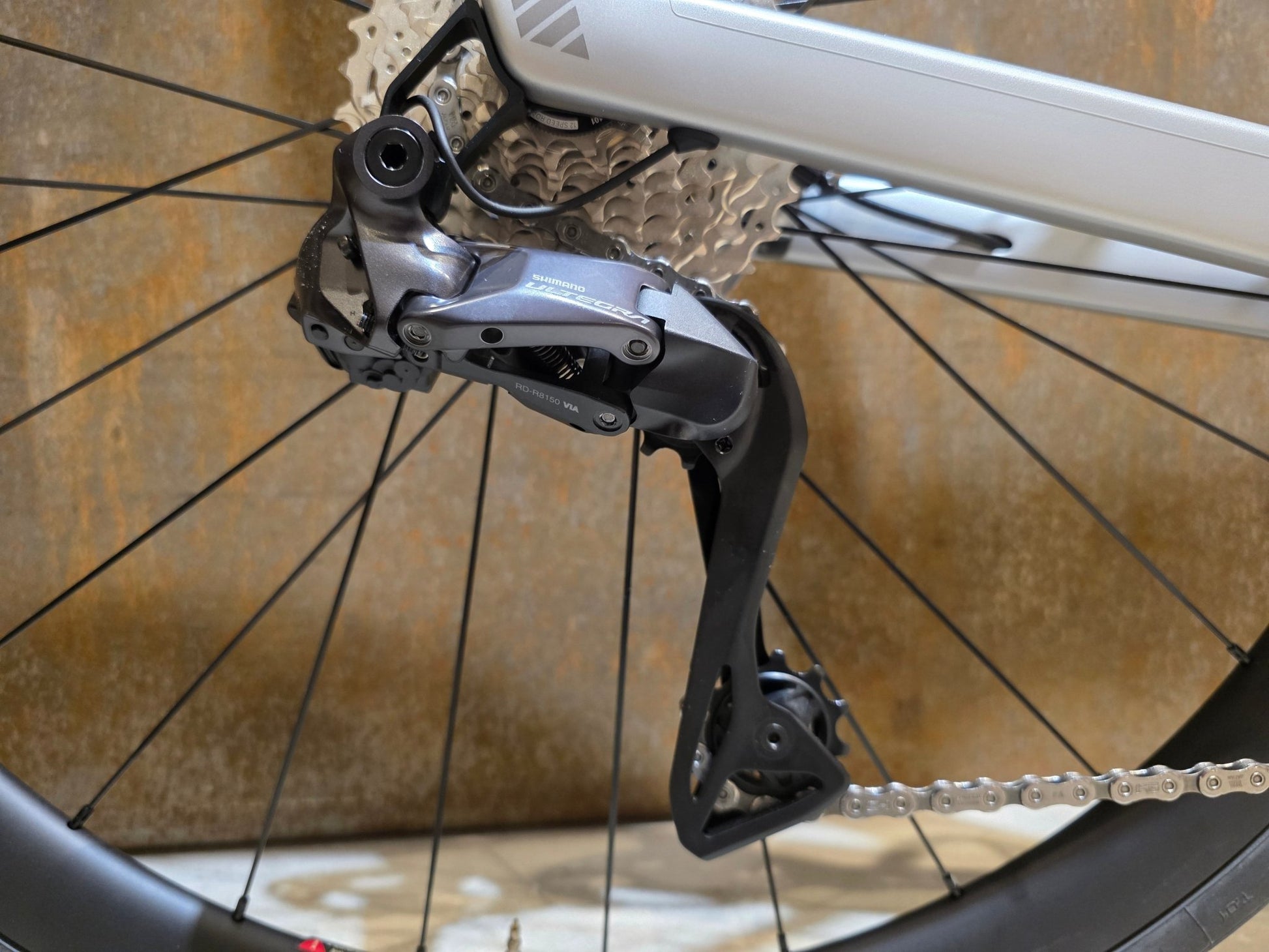 Rennrad von Bmc, BMC ROADMACHINE 01 FOUR / SHIMANO ULTEGRA DI2 / 56CM vor USEDBIKES - OB.DE Hintergrund