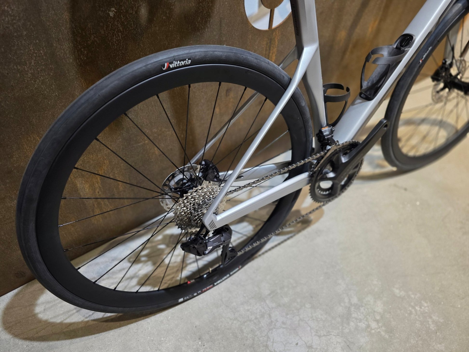 Rennrad von Bmc, BMC ROADMACHINE 01 FOUR / SHIMANO ULTEGRA DI2 / 56CM vor USEDBIKES - OB.DE Hintergrund