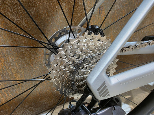 Rennrad von Bmc, BMC ROADMACHINE 01 FOUR / SHIMANO ULTEGRA DI2 / 56CM vor USEDBIKES - OB.DE Hintergrund