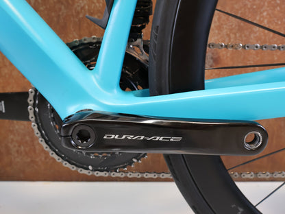 Rennrad von Bmc, BMC ROADMACHINE 01 TWO / MODELL 2024 / SHIMANO DURA-ACE / 58CM vor USEDBIKES-OB.DE Hintergrund