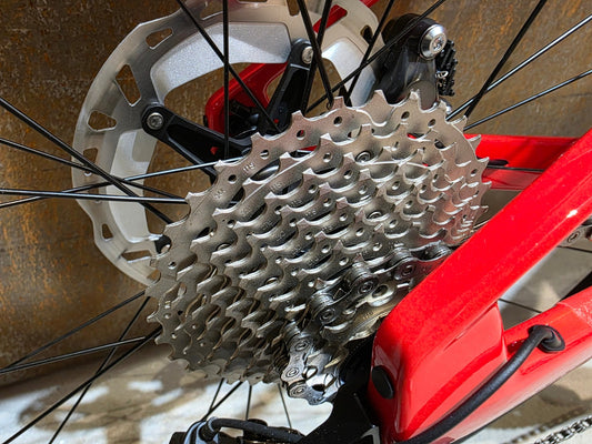 E - Rennrad/ - Gravel von Bmc, BMC ROADMACHINE AMP 01 TWO / 51CM vor USEDBIKES - OB.DE Hintergrund