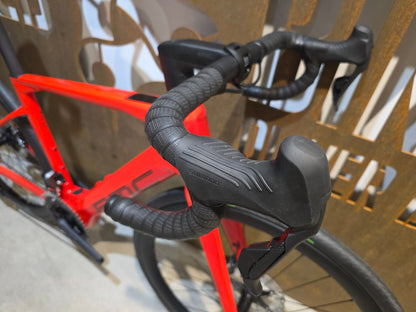 E - Rennrad/ - Gravel von Bmc, BMC ROADMACHINE AMP 01 TWO / 51CM vor USEDBIKES - OB.DE Hintergrund