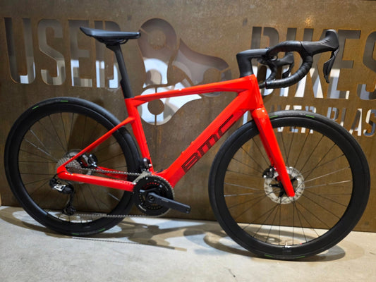 E - Rennrad/ - Gravel von Bmc, BMC ROADMACHINE AMP 01 TWO / 51CM vor USEDBIKES - OB.DE Hintergrund