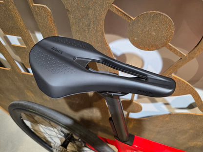 E - Rennrad/ - Gravel von Bmc, BMC ROADMACHINE AMP 01 TWO / 54CM vor USEDBIKES - OB.DE Hintergrund
