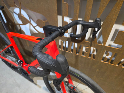 E - Rennrad/ - Gravel von Bmc, BMC ROADMACHINE AMP 01 TWO / 54CM vor USEDBIKES - OB.DE Hintergrund