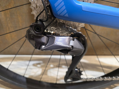 Rennrad von Bmc, BMC ROADMACHINE TWO / SHIMANO ULTEGRA DI2 / 54CM vor USEDBIKES - OB.DE Hintergrund