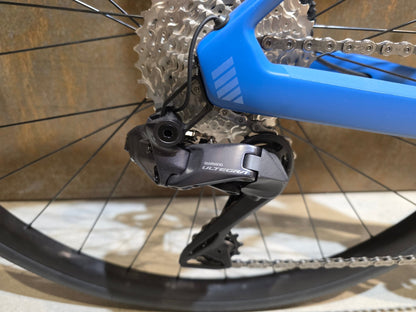 Rennrad von Bmc, BMC ROADMACHINE TWO / SHIMANO ULTEGRA DI2 / 54CM vor USEDBIKES - OB.DE Hintergrund