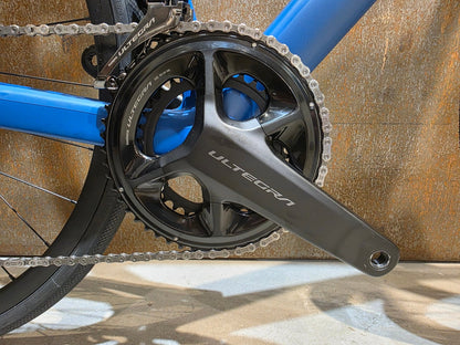 Rennrad von Bmc, BMC ROADMACHINE TWO / SHIMANO ULTEGRA DI2 / 54CM vor USEDBIKES - OB.DE Hintergrund