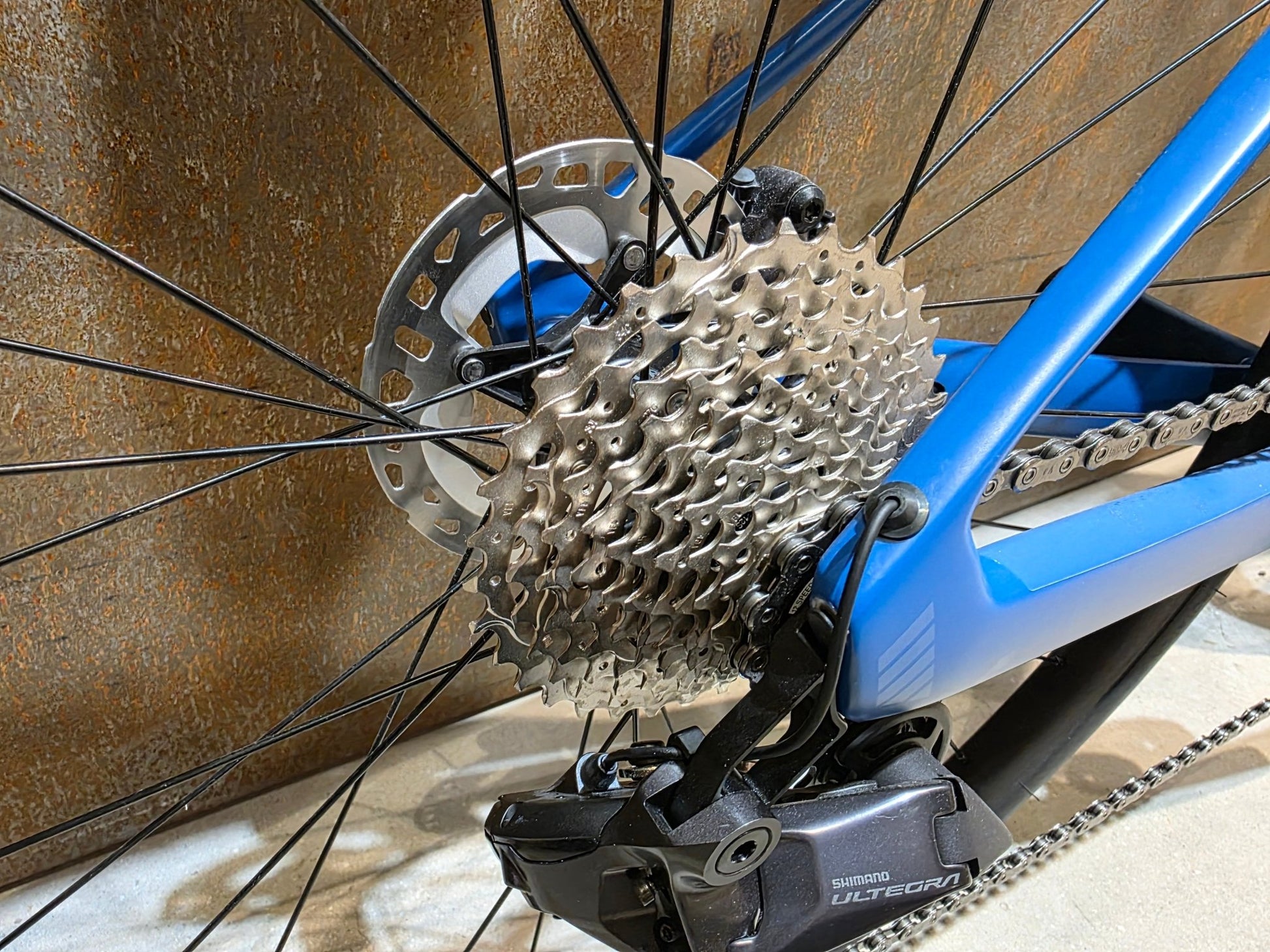 Rennrad von Bmc, BMC ROADMACHINE TWO / SHIMANO ULTEGRA DI2 / 54CM vor USEDBIKES - OB.DE Hintergrund