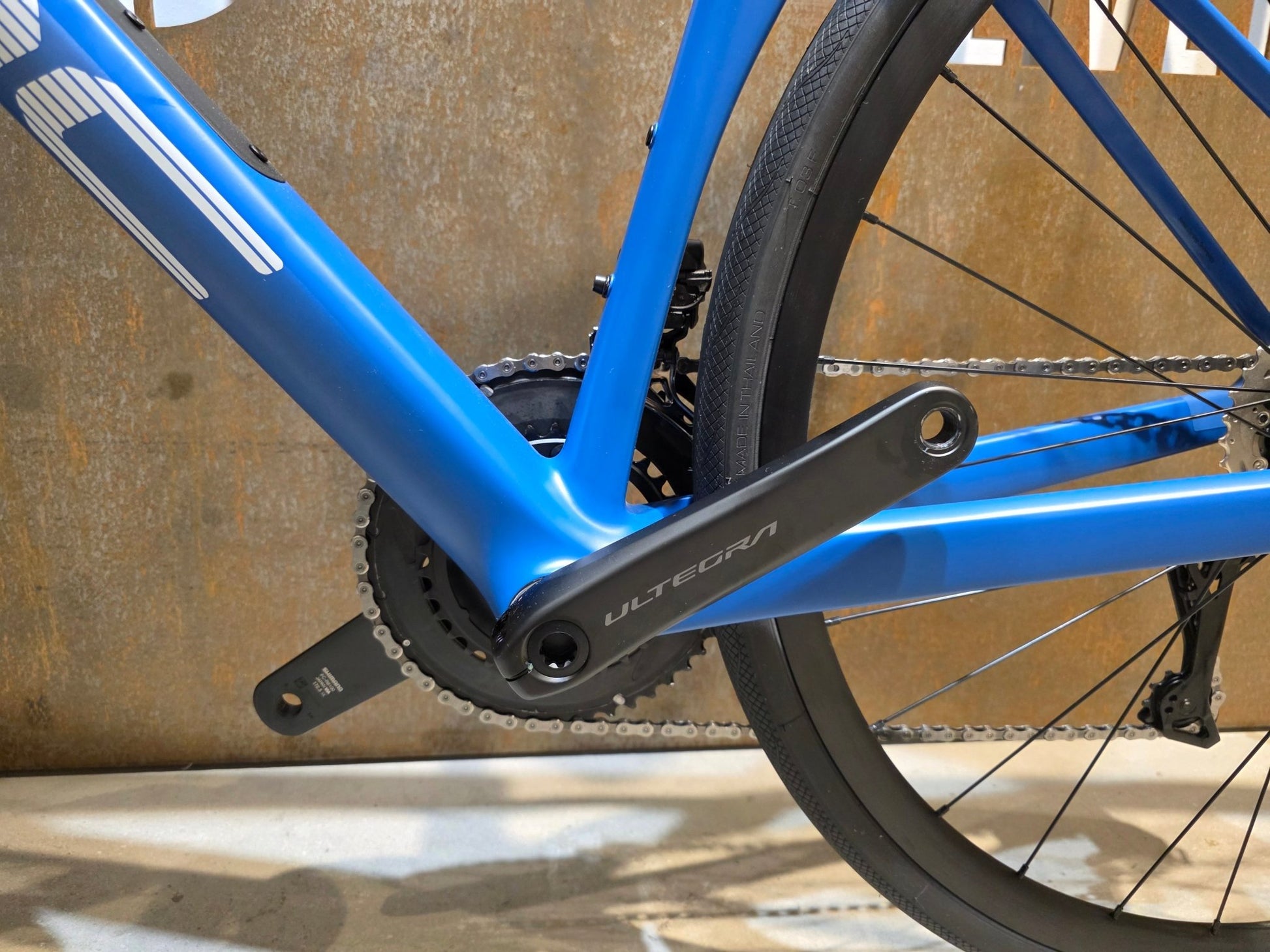Rennrad von Bmc, BMC ROADMACHINE TWO / SHIMANO ULTEGRA DI2 / 54CM vor USEDBIKES - OB.DE Hintergrund
