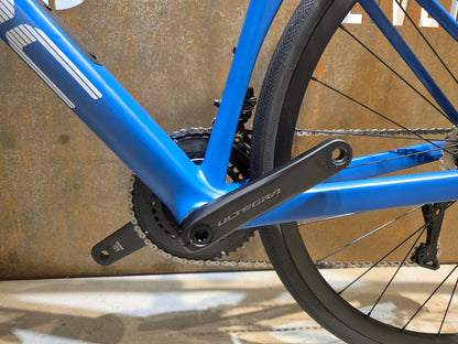 Rennrad von Bmc, BMC ROADMACHINE TWO / SHIMANO ULTEGRA DI2 / 54CM vor USEDBIKES - OB.DE Hintergrund