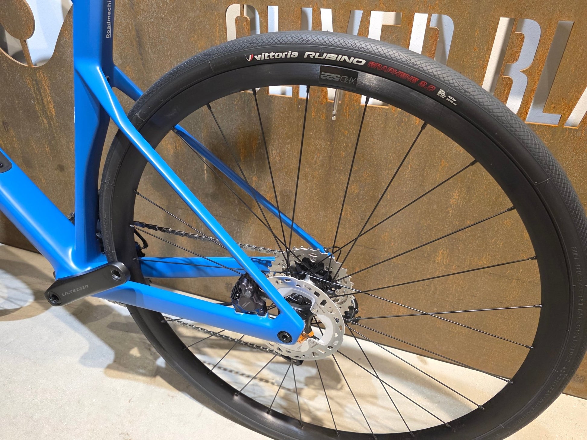Rennrad von Bmc, BMC ROADMACHINE TWO / SHIMANO ULTEGRA DI2 / 54CM vor USEDBIKES - OB.DE Hintergrund