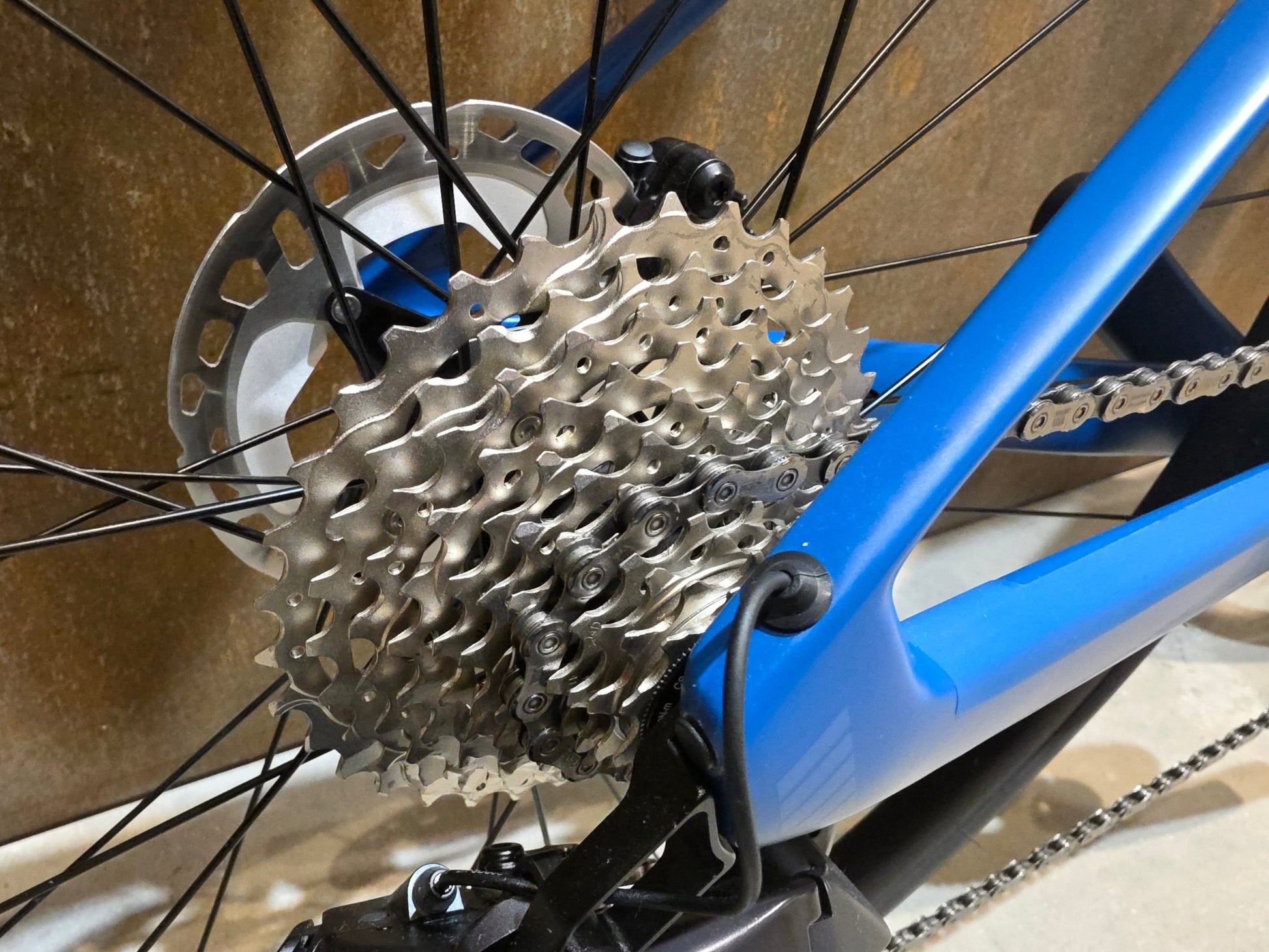 Rennrad von Bmc, BMC ROADMACHINE TWO / SHIMANO ULTEGRA DI2 / 54CM vor USEDBIKES - OB.DE Hintergrund