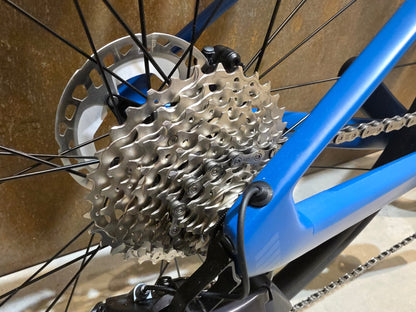 Rennrad von Bmc, BMC ROADMACHINE TWO / SHIMANO ULTEGRA DI2 / 54CM vor USEDBIKES - OB.DE Hintergrund