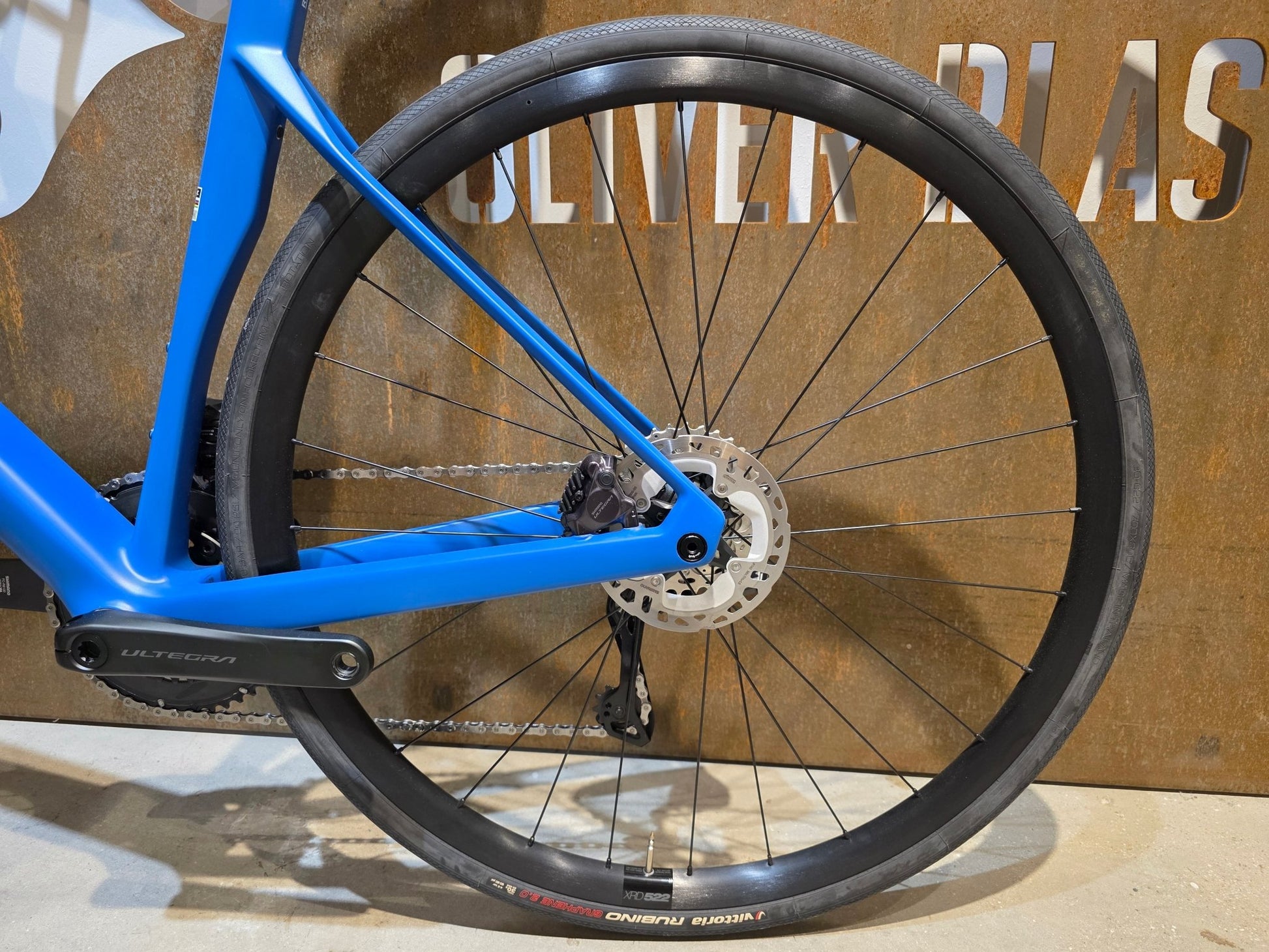 Rennrad von Bmc, BMC ROADMACHINE TWO / SHIMANO ULTEGRA DI2 / 58CM vor USEDBIKES - OB.DE Hintergrund