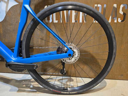 Rennrad von Bmc, BMC ROADMACHINE TWO / SHIMANO ULTEGRA DI2 / 58CM vor USEDBIKES - OB.DE Hintergrund