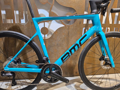 Rennrad von Bmc, BMC SLR01 FOUR / SHIMANO ULTEGRA DI2 / 58CM vor USEDBIKES - OB.DE Hintergrund