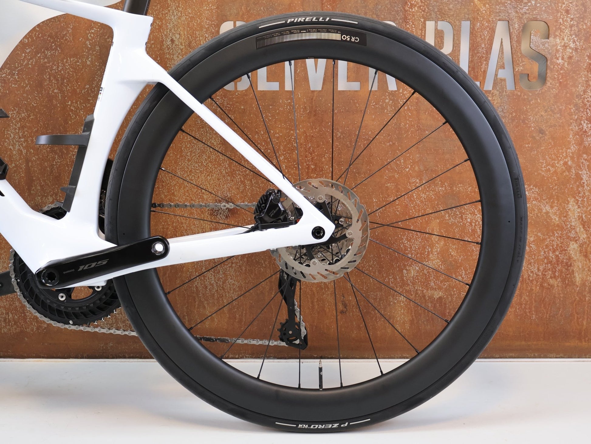 Rennrad von Bmc, BMC TEAMMACHINE R 01 FIVE CARBON RENNRAD / MODELL 2026 / 47CM vor USEDBIKES-OB.DE Hintergrund