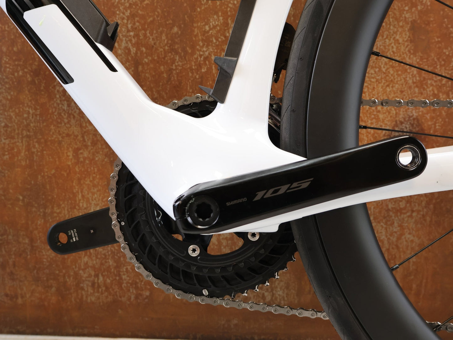 Rennrad von Bmc, BMC TEAMMACHINE R 01 FIVE CARBON RENNRAD / MODELL 2026 / 47CM vor USEDBIKES-OB.DE Hintergrund