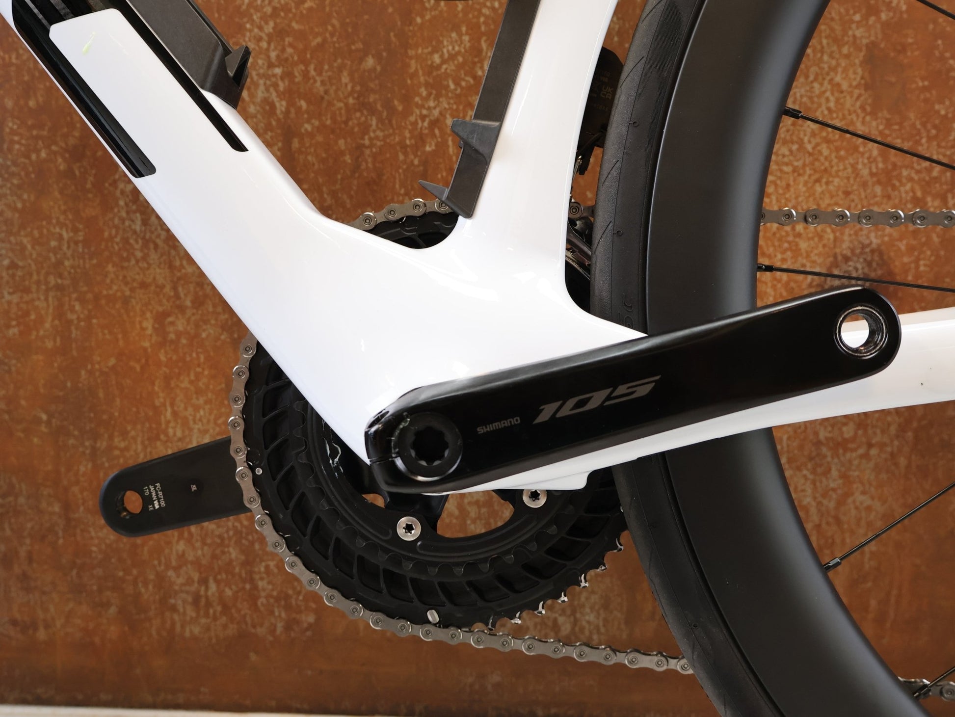 Rennrad von Bmc, BMC TEAMMACHINE R 01 FIVE CARBON RENNRAD / MODELL 2026 / 47CM vor USEDBIKES-OB.DE Hintergrund