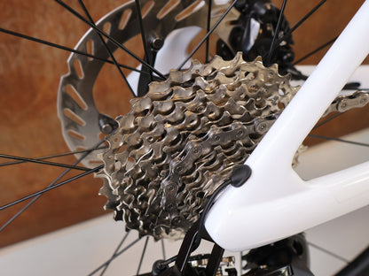 Rennrad von Bmc, BMC TEAMMACHINE R 01 FIVE CARBON RENNRAD / MODELL 2026 / 47CM vor USEDBIKES-OB.DE Hintergrund