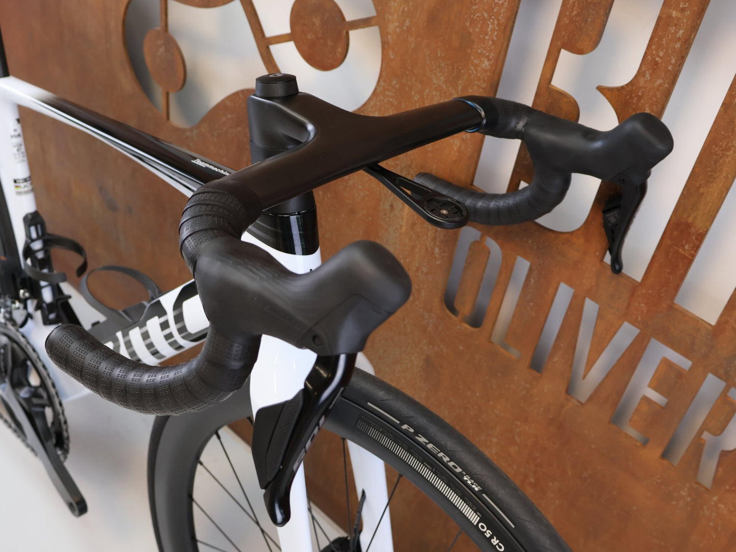 Rennrad von Bmc, BMC TEAMMACHINE R 01 FIVE CARBON RENNRAD / MODELL 2026 / 47CM vor USEDBIKES-OB.DE Hintergrund