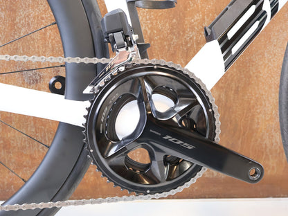 Rennrad von Bmc, BMC TEAMMACHINE R 01 FIVE CARBON RENNRAD / MODELL 2026 / 47CM vor USEDBIKES-OB.DE Hintergrund