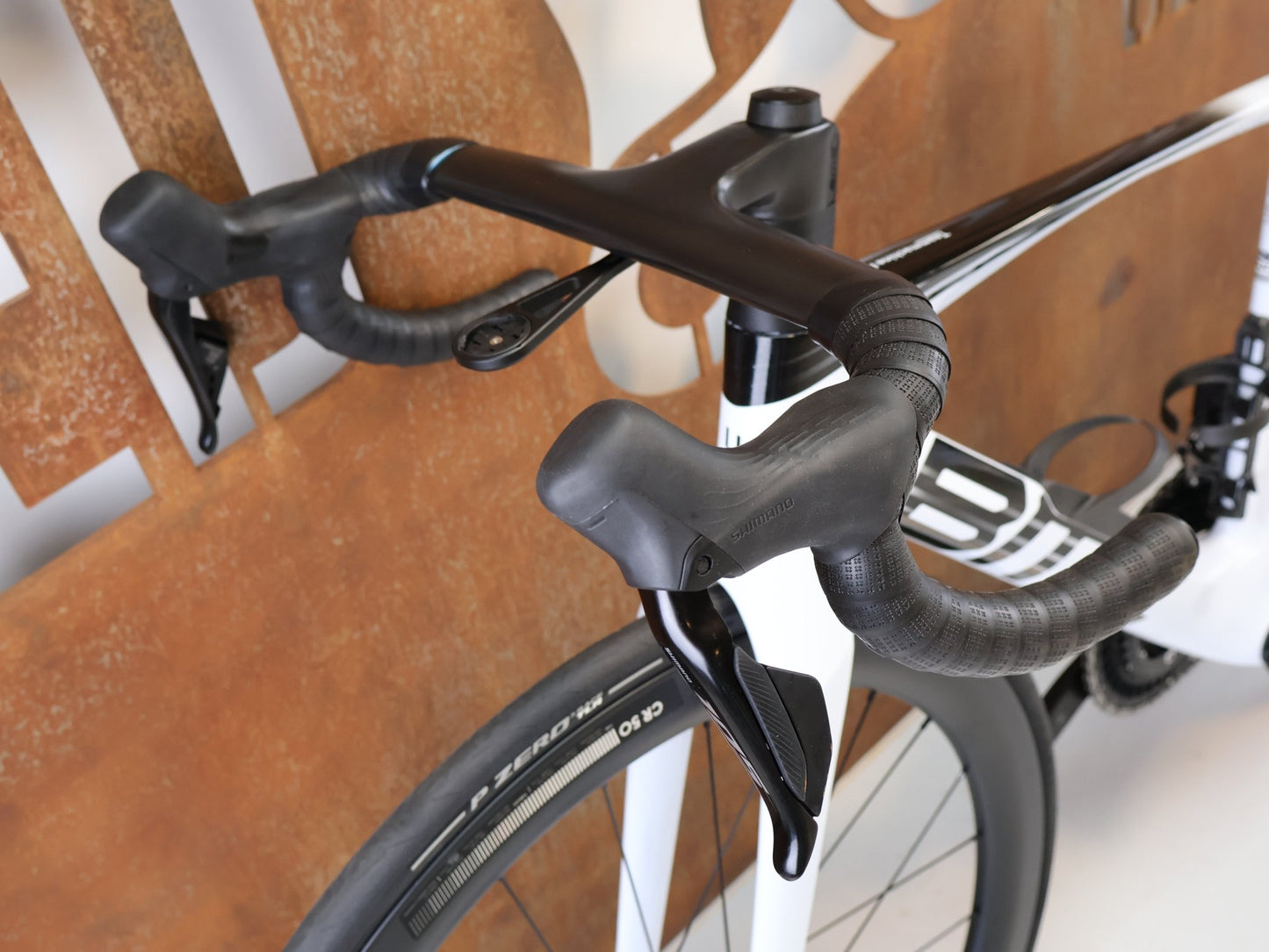 Rennrad von Bmc, BMC TEAMMACHINE R 01 FIVE CARBON RENNRAD / MODELL 2026 / 47CM vor USEDBIKES-OB.DE Hintergrund