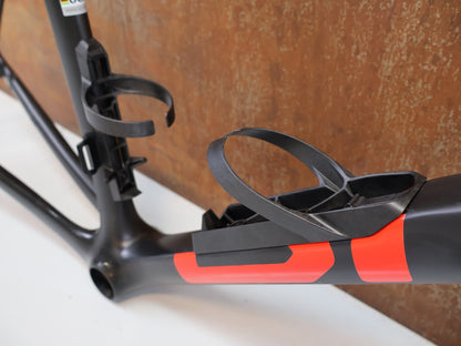 Rennradrahmen von Bmc, BMC TEAMMACHINE SLR 01 RAHMENSET / CARBON / NEON RED / GRÖSSE 61 / 1500G vor USEDBIKES - OB.DE Hintergrund