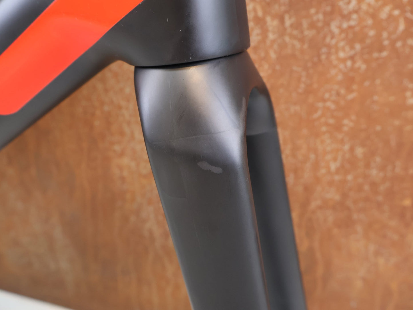 Rennradrahmen von Bmc, BMC TEAMMACHINE SLR 01 RAHMENSET / CARBON / NEON RED / GRÖSSE 61 / 1500G vor USEDBIKES - OB.DE Hintergrund