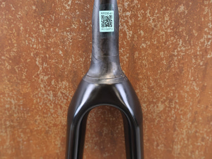 Federgabel von BMC, BMC TEAMMACHINE SLR01 CARBON GABEL / DISC vor USEDBIKES-OB.DE Hintergrund