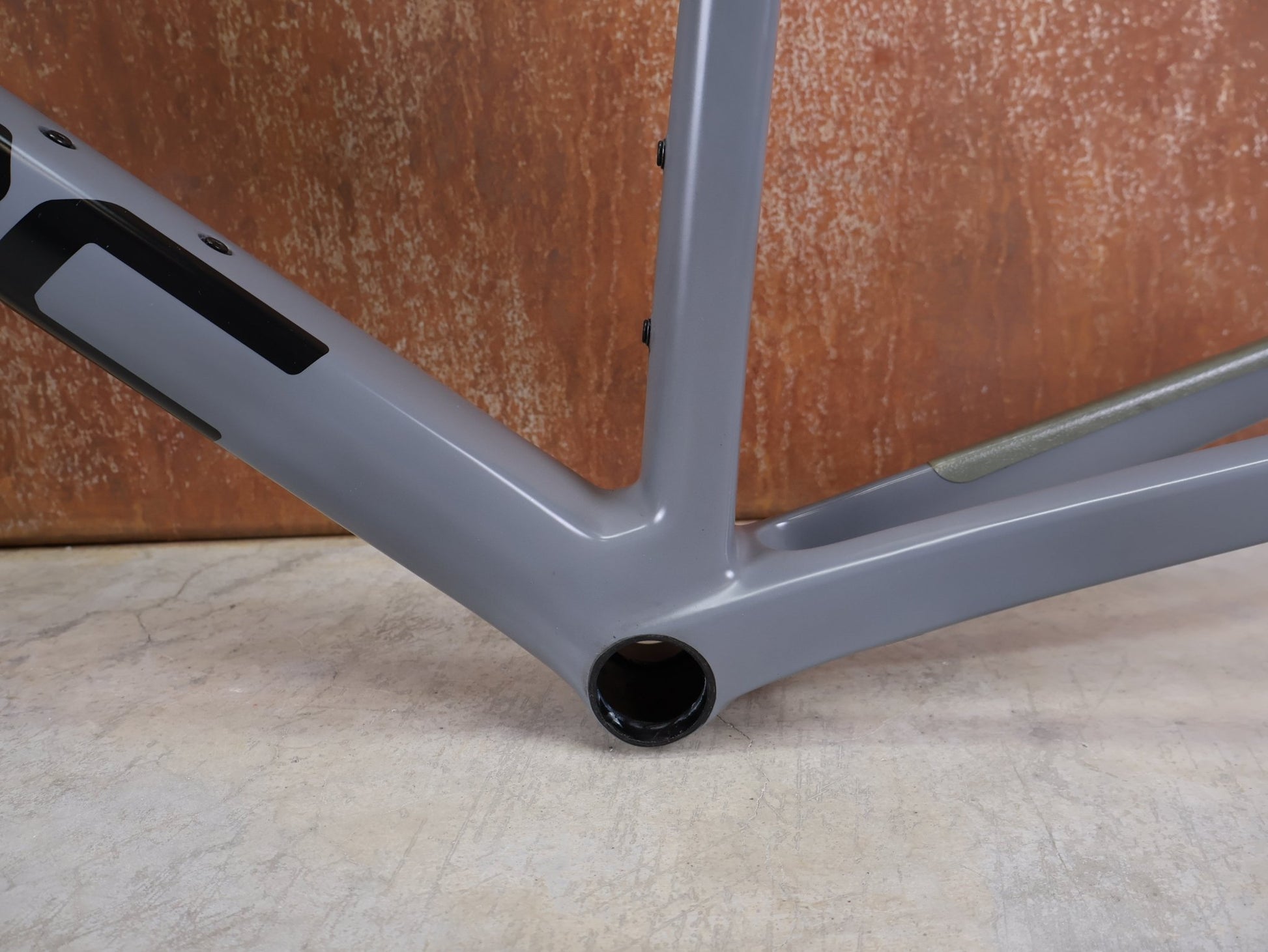 Rennradrahmen von Bmc, BMC TEAMMACHINE SLR01 / RAHMENSET IRON GREY / BLACK / DISC / 58CM vor USEDBIKES - OB.DE Hintergrund