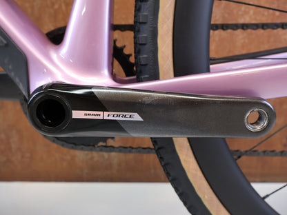 Gravel/Cyclocross von Bmc, BMC URS 01 LT ONE / GRÖSSE L / MODELL 2024 / SRAM X0 EAGLE TRANSMISSION vor USEDBIKES-OB.DE Hintergrund