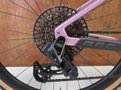 Gravel/Cyclocross von Bmc, BMC URS 01 LT ONE / GRÖSSE L / MODELL 2024 / SRAM X0 EAGLE TRANSMISSION vor USEDBIKES-OB.DE Hintergrund