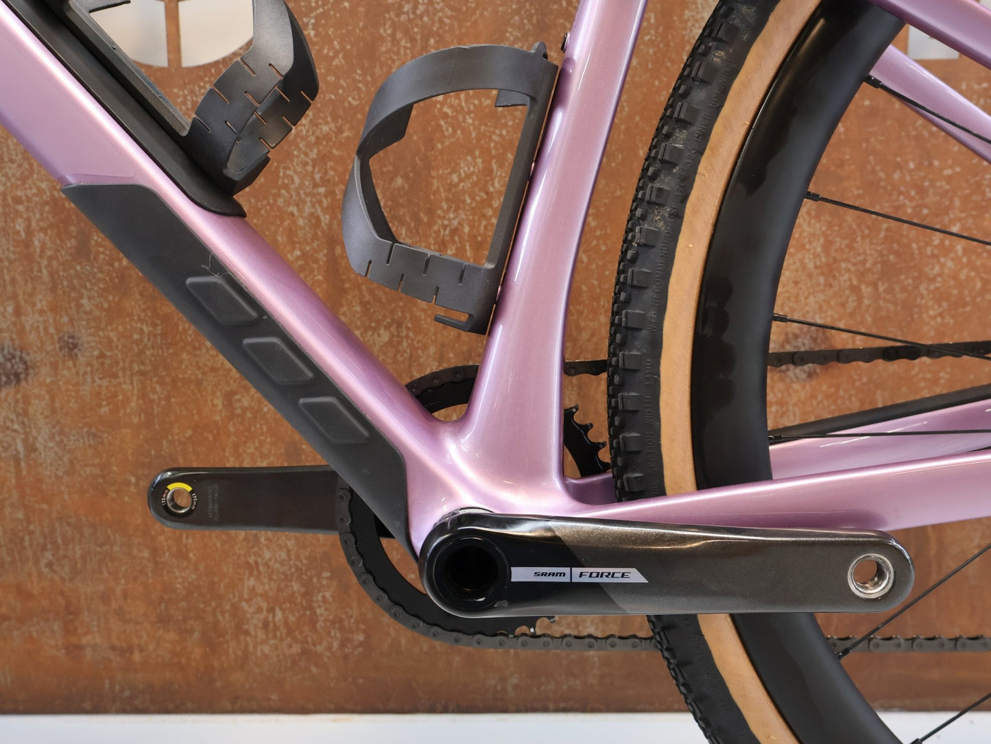 Gravel/Cyclocross von Bmc, BMC URS 01 LT ONE / GRÖSSE XL / MODELL 2024 / SRAM X0 EAGLE TRANSMISSION vor USEDBIKES-OB.DE Hintergrund