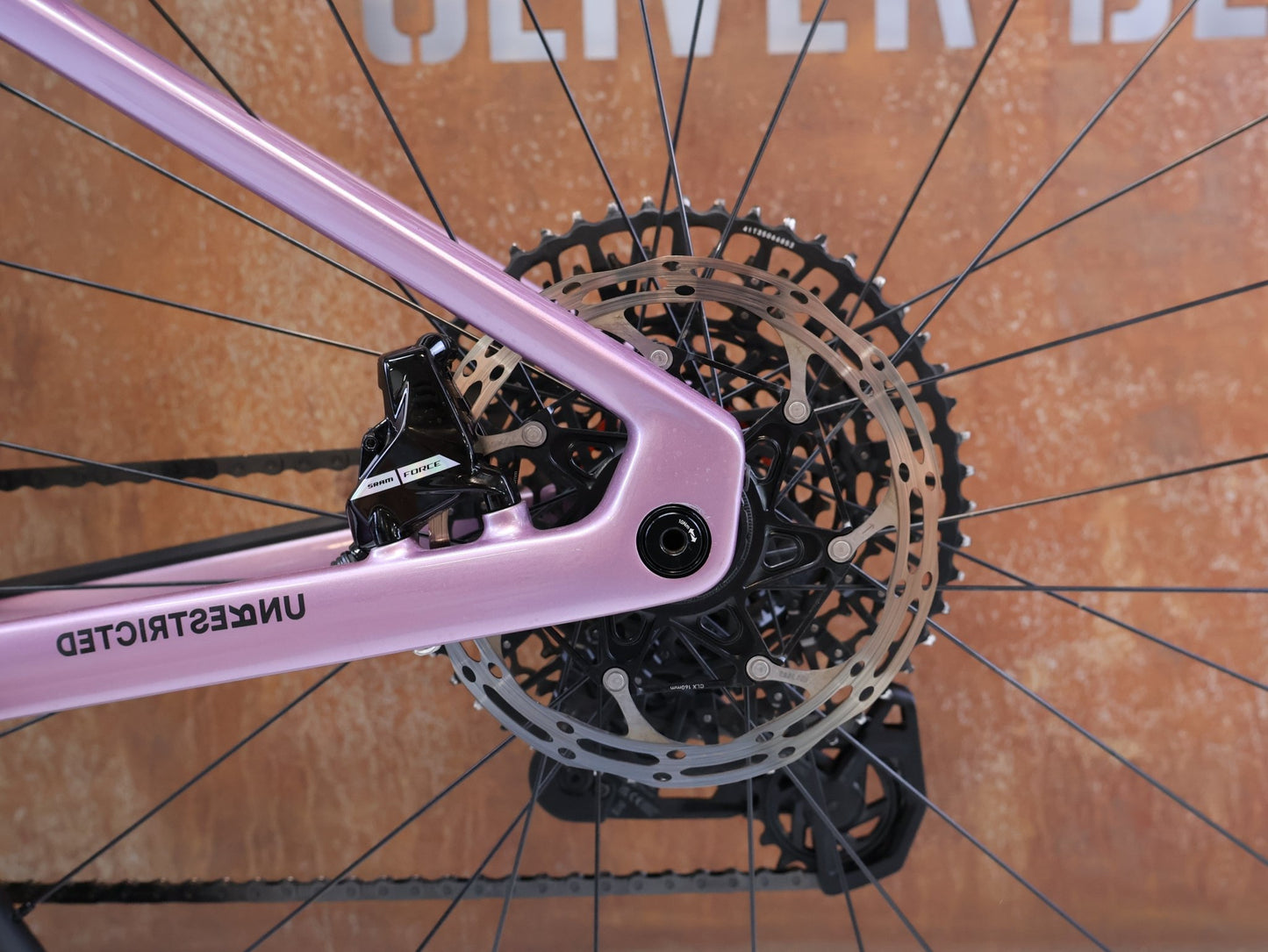 Gravel/Cyclocross von Bmc, BMC URS 01 LT ONE / GRÖSSE XL / MODELL 2024 / SRAM X0 EAGLE TRANSMISSION vor USEDBIKES-OB.DE Hintergrund