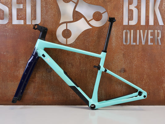 Gravel-/Cyclocrossrahmen von Bmc, BMC URS 01 PREMIUM CARBON GRAVEL RAHMENSET / GRÖSSE M / MTT UDH vor USEDBIKES-OB.DE Hintergrund