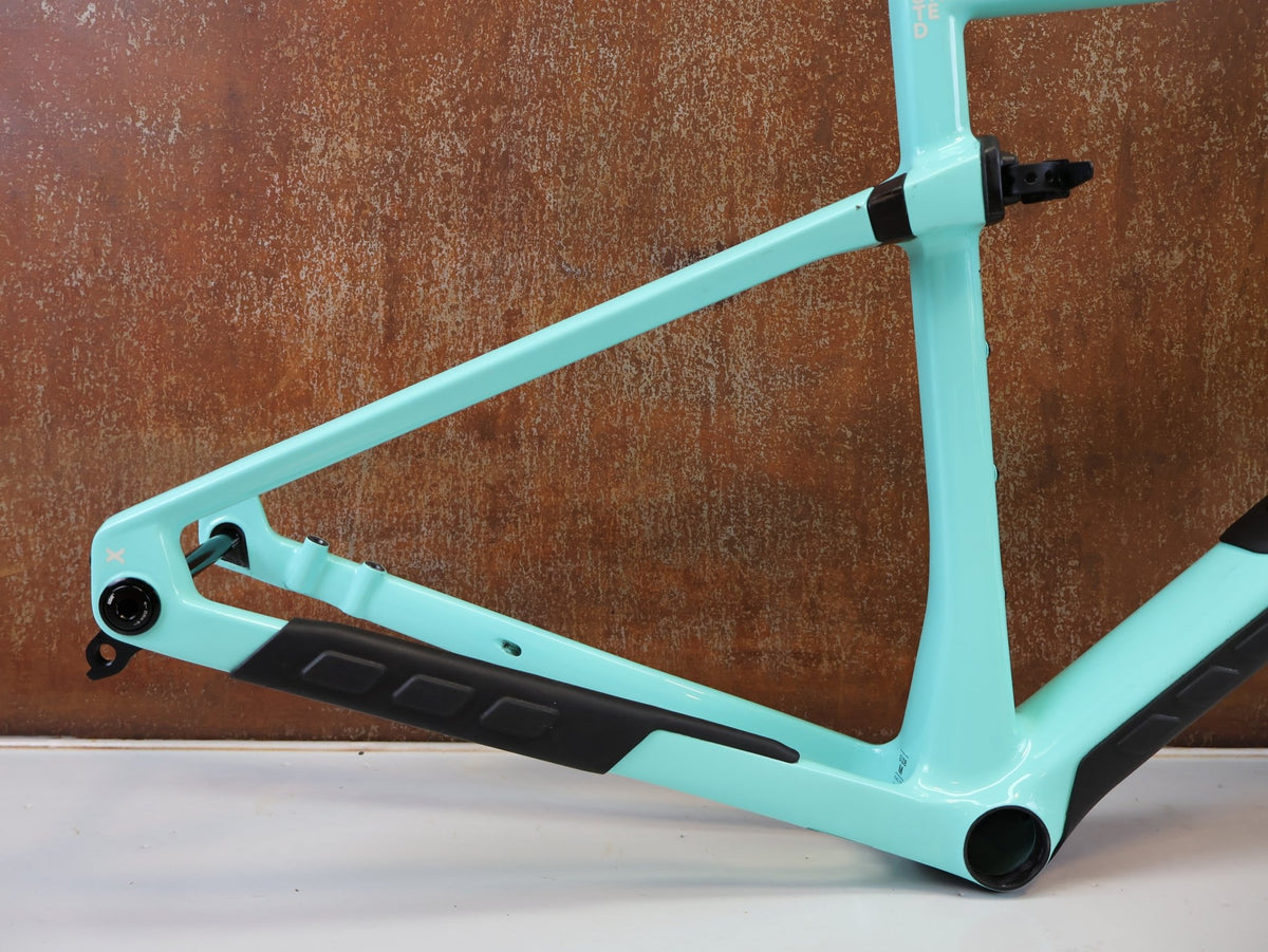 Gravel-/Cyclocrossrahmen von Bmc, BMC URS 01 PREMIUM CARBON GRAVEL RAHMENSET / GRÖSSE M / MTT UDH vor USEDBIKES-OB.DE Hintergrund