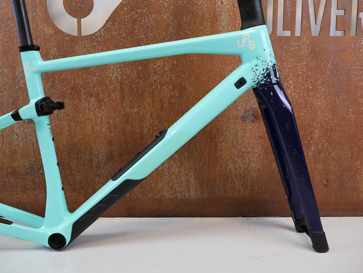 Gravel-/Cyclocrossrahmen von Bmc, BMC URS 01 PREMIUM CARBON GRAVEL RAHMENSET / GRÖSSE M / MTT UDH vor USEDBIKES-OB.DE Hintergrund