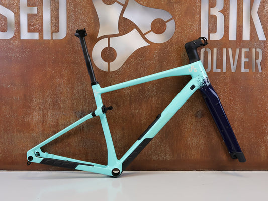 Gravel-/Cyclocrossrahmen von Bmc, BMC URS 01 PREMIUM CARBON GRAVEL RAHMENSET / GRÖSSE M / MTT UDH vor USEDBIKES-OB.DE Hintergrund